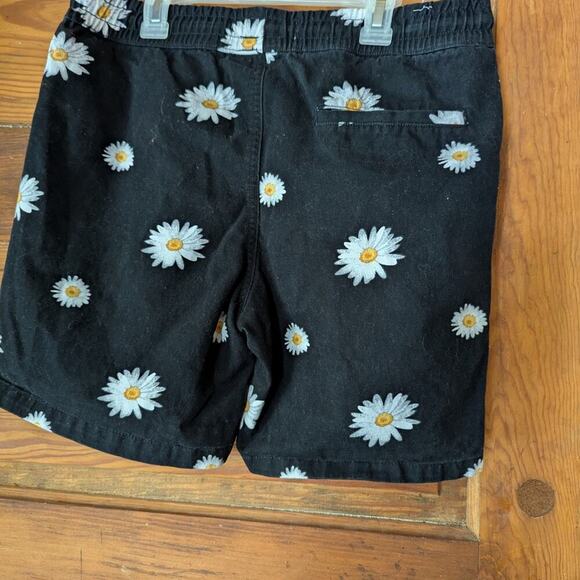 Black Shorts with Daisy Print - Picture 5 of 8